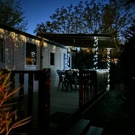 Mobil-Home Au Pied Du Luberon 라 로크 당 테롱 외부 사진