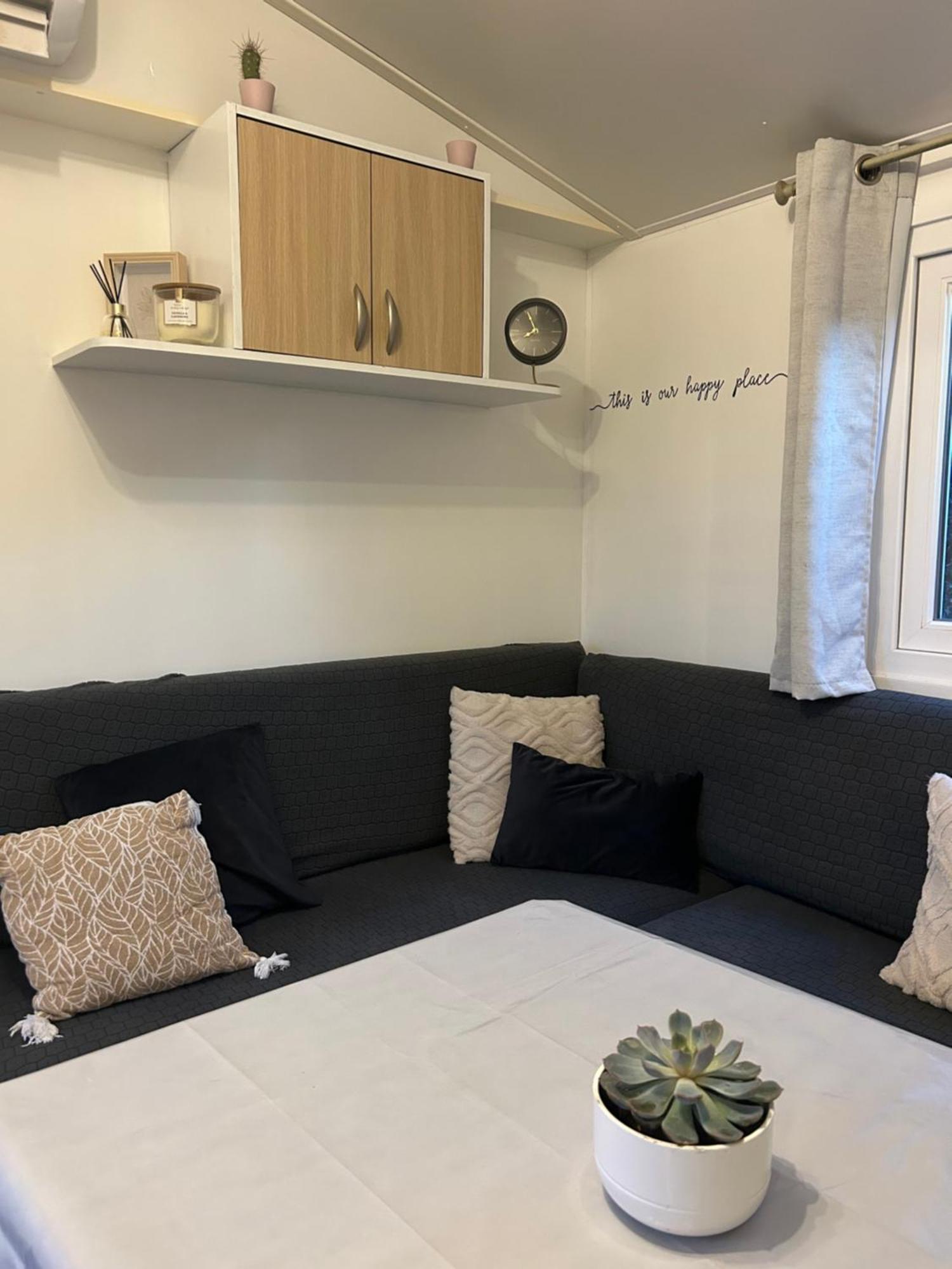 Mobil-Home Au Pied Du Luberon 라 로크 당 테롱 외부 사진